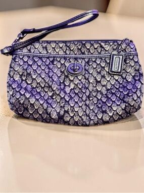 Coach NWOT silver/gunmetal,glamorous wristlet,brand charm,genuine